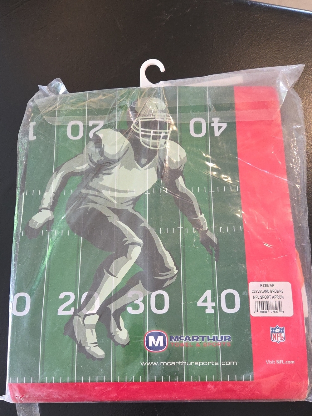 NFL Cleveland Browns Green and Red Football Field Apron New In Package